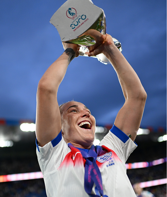 Lucy Bronze lifting Euros trophy
